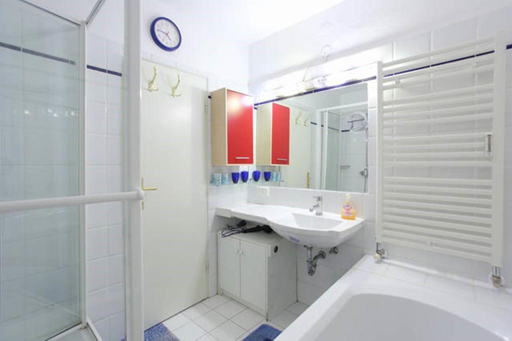 Apartment Mariahilf - 4Rooms4You Wenen Kamer foto