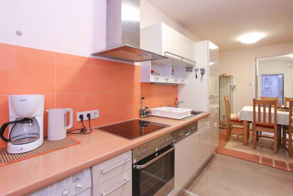 Apartment Mariahilf - 4Rooms4You Wenen Kamer foto