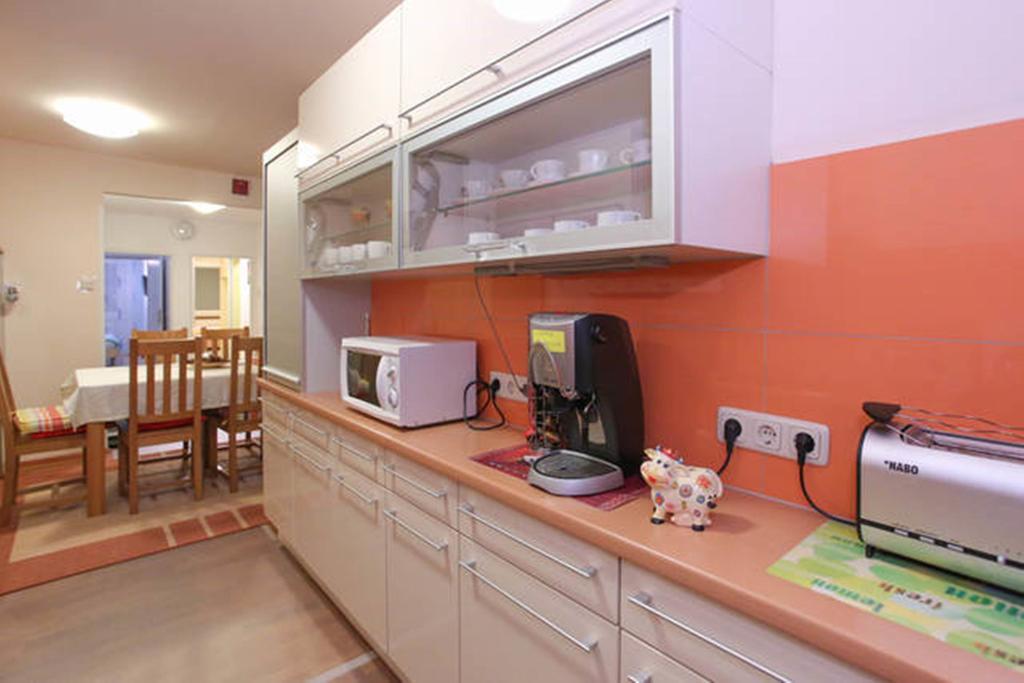 Apartment Mariahilf - 4Rooms4You Wenen Kamer foto