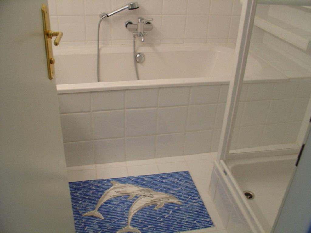 Apartment Mariahilf - 4Rooms4You Wenen Kamer foto